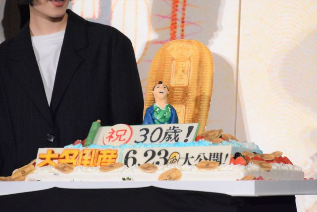 神木隆之介の30歳バースデー、杉咲花ら『大名倒産』キャストが祝福！完成披露試写会（11枚目）