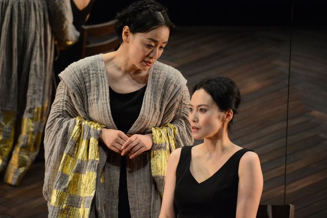 中谷美紀・神野三鈴の妖艶なキスシーンも！舞台「メアリー・ステュアート」開幕直前会見＆公開フォトコール（2枚目）