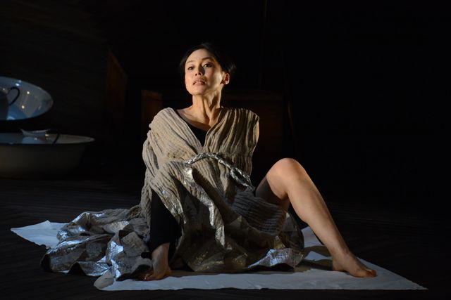 中谷美紀・神野三鈴の妖艶なキスシーンも！舞台「メアリー・ステュアート」開幕直前会見＆公開フォトコール（8枚目）