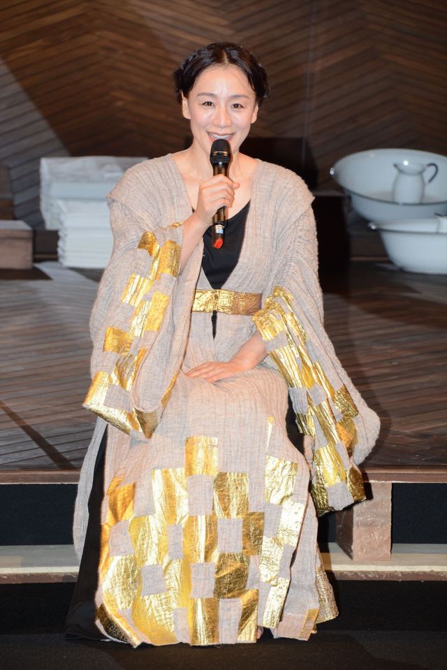 中谷美紀・神野三鈴の妖艶なキスシーンも！舞台「メアリー・ステュアート」開幕直前会見＆公開フォトコール（14枚目）