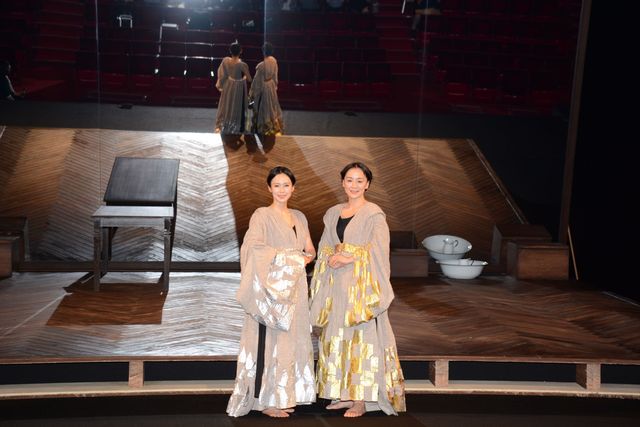 中谷美紀・神野三鈴の妖艶なキスシーンも！舞台「メアリー・ステュアート」開幕直前会見＆公開フォトコール（19枚目）