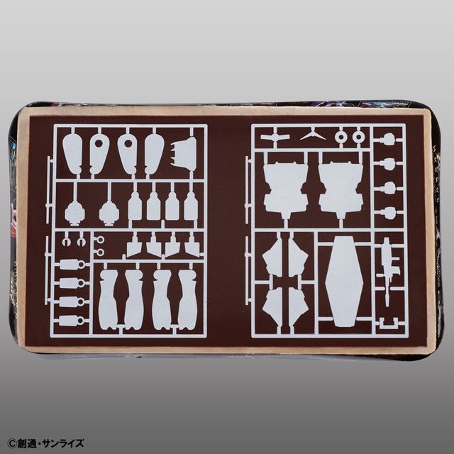 スプーンのビールライフルが付属！「ガンプラ」誕生35周年ケーキフォトギャラリー（4枚目）