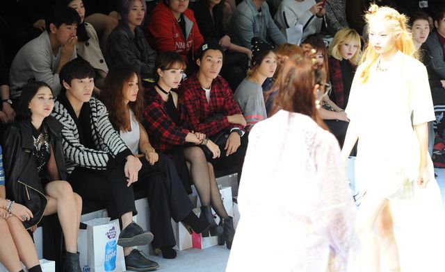 BEASTヒョンスンと4Minuteヒョナが参加！「ソウル・ファッション・ウイーク」写真ギャラリー（7枚目）