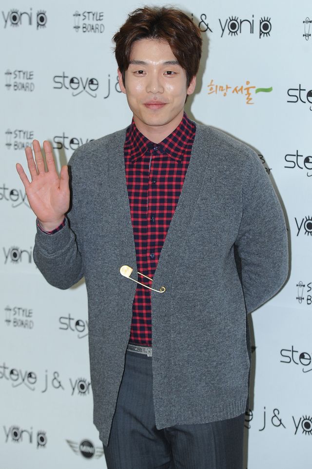 BEASTヒョンスンと4Minuteヒョナが参加！「ソウル・ファッション・ウイーク」写真ギャラリー（12枚目）