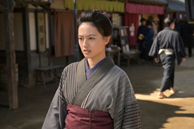 【画像10枚】村の異変、りん（見上愛）が偶然見つけた父の秘密…「風、薫る」第2回場面カット（6枚目）