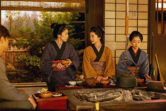 【画像10枚】村の異変、りん（見上愛）が偶然見つけた父の秘密…「風、薫る」第2回場面カット（9枚目）