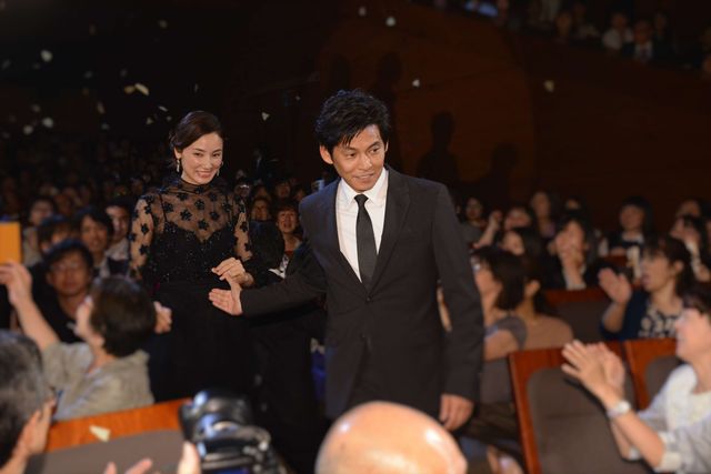 お似合いすぎ！織田裕二、吉田羊の手を取りエスコート！『ボク妻。』完成披露フォトギャラリー（2枚目）