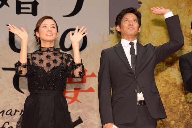 お似合いすぎ！織田裕二、吉田羊の手を取りエスコート！『ボク妻。』完成披露フォトギャラリー（11枚目）