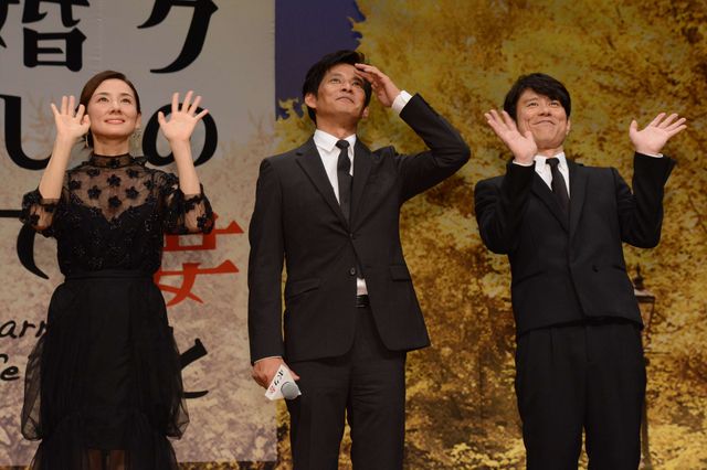 お似合いすぎ！織田裕二、吉田羊の手を取りエスコート！『ボク妻。』完成披露フォトギャラリー（12枚目）