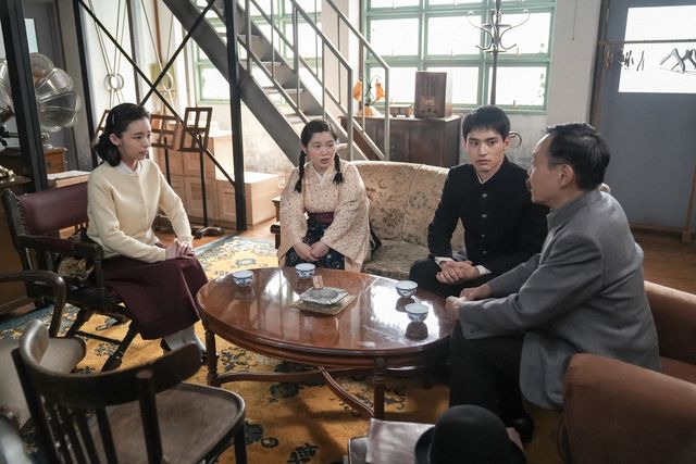 ある女性が子どもを連れて…「ブギウギ」第59回の場面写真（5枚目）