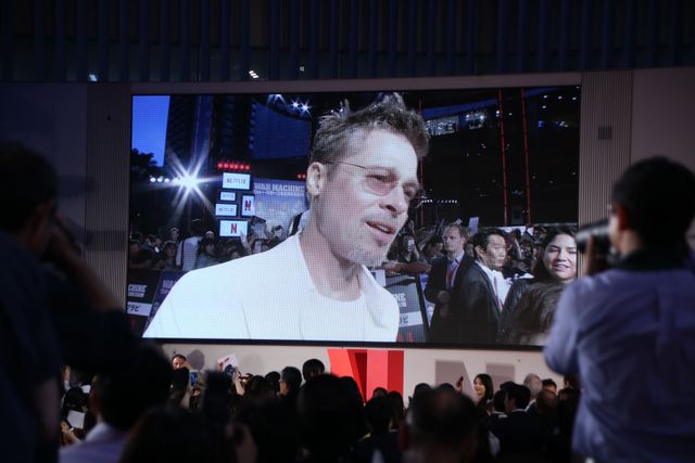 お茶目なポーズもいっぱい…！ブラピ来日『ウォー・マシーン：戦争は話術だ！』ジャパンプレミア（5枚目）