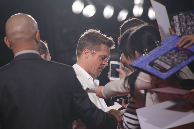 お茶目なポーズもいっぱい…！ブラピ来日『ウォー・マシーン：戦争は話術だ！』ジャパンプレミア（12枚目）