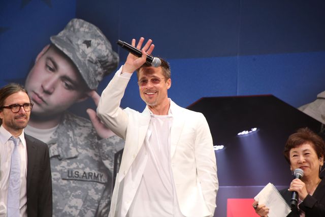 お茶目なポーズもいっぱい…！ブラピ来日『ウォー・マシーン：戦争は話術だ！』ジャパンプレミア（25枚目）