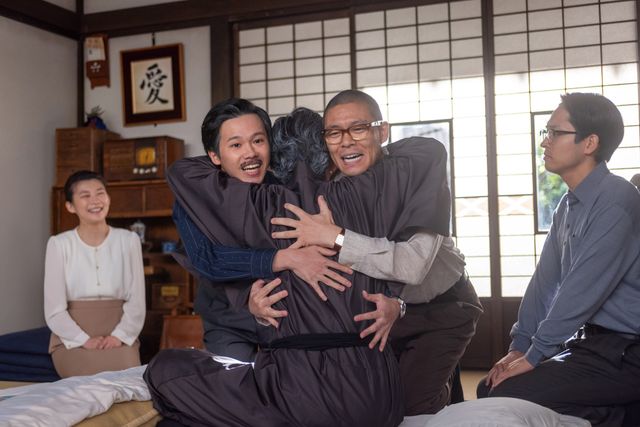 多岐川（滝藤賢一）＆小橋（名村辰）＆稲垣（松川尚瑠輝）が抱き合って…「虎に翼」第24週「女三人あれば身代が潰れる？」第120回：フォトギャラリー