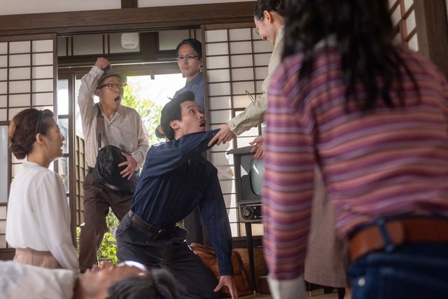 多岐川（滝藤賢一）＆小橋（名村辰）＆稲垣（松川尚瑠輝）が抱き合って…「虎に翼」第24週「女三人あれば身代が潰れる？」第120回（2枚目）