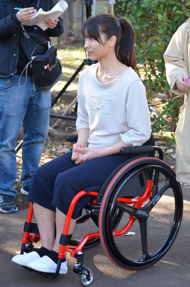 秋元才加＆三田佳子、撮影現場フォトギャラリー（2枚目）