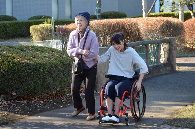 秋元才加＆三田佳子、撮影現場フォトギャラリー（6枚目）