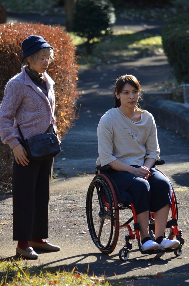 秋元才加＆三田佳子、撮影現場フォトギャラリー（7枚目）