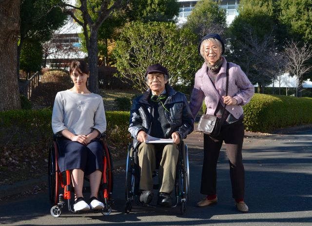 秋元才加＆三田佳子、撮影現場フォトギャラリー（16枚目）