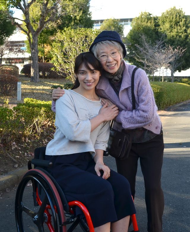 秋元才加＆三田佳子、撮影現場フォトギャラリー（19枚目）