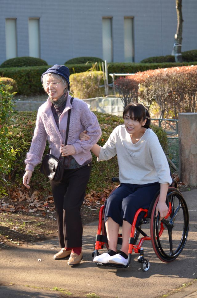 秋元才加＆三田佳子、撮影現場フォトギャラリー（25枚目）