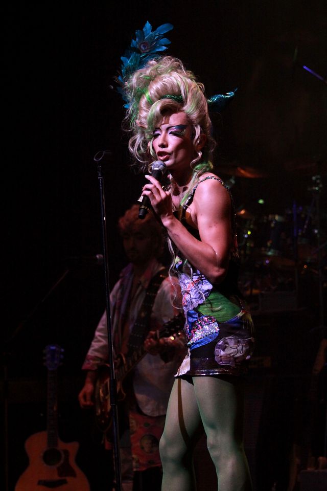 ロック・ミュージカル「ヘドウィグ・アンド・アングリーインチ」のゲネプロ（3枚目）