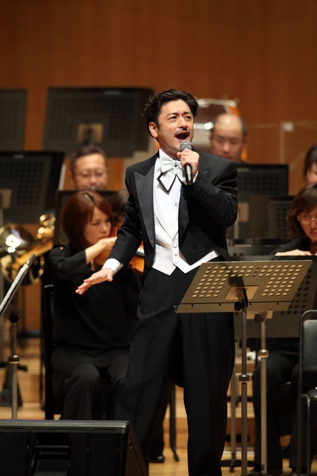 「半沢直樹」浅野支店長役の石丸幹二が熱唱！フォトギャラリー：フォトギャラリー