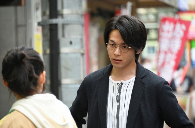 中村倫也、スーツ姿がかっこい！「この恋あたためますか」第1話場面カット（9枚目）
