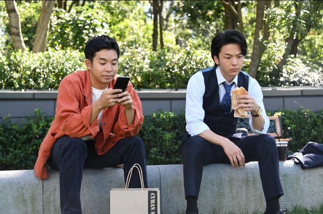 中村倫也、スーツ姿がかっこい！「この恋あたためますか」第1話場面カット（13枚目）