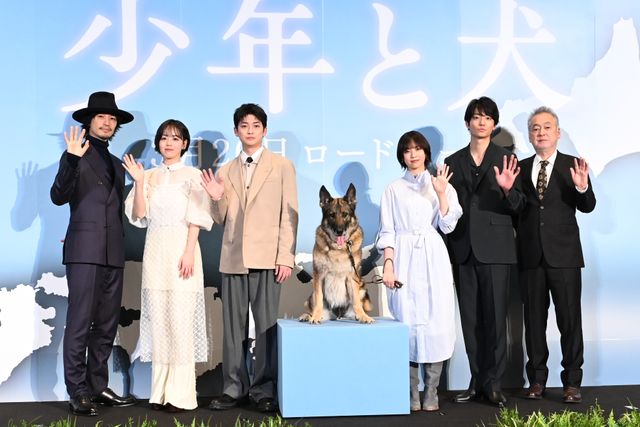 愛犬家勢ぞろい！高橋文哉、西野七瀬、伊藤健太郎ら『少年と犬』完成披露：フォトギャラリー