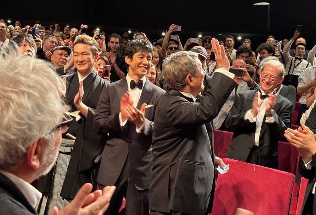 笑い合う西島秀俊＆北野武監督！カンヌ映画祭『首』公式上映の様子（5枚目）