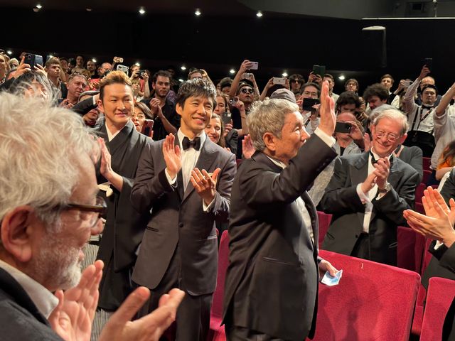 笑い合う西島秀俊＆北野武監督！カンヌ映画祭『首』公式上映の様子（6枚目）