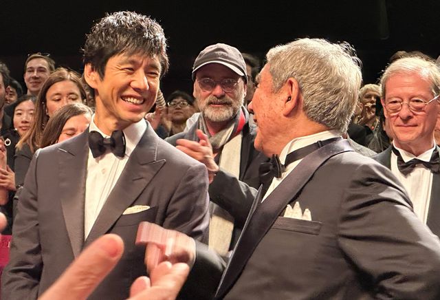笑い合う西島秀俊＆北野武監督！カンヌ映画祭『首』公式上映の様子（9枚目）