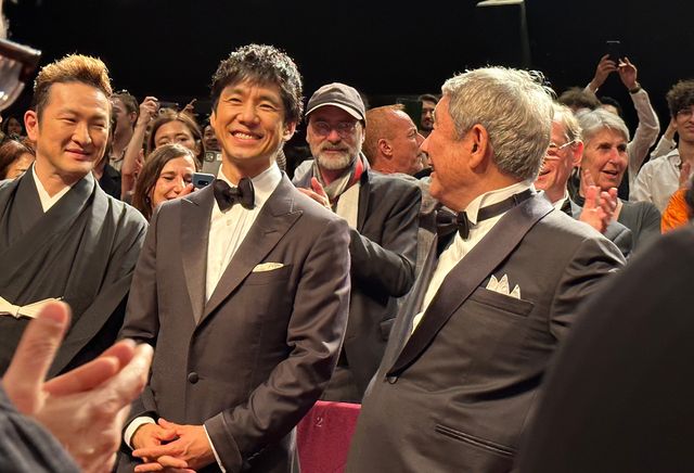 笑い合う西島秀俊＆北野武監督！カンヌ映画祭『首』公式上映の様子（12枚目）