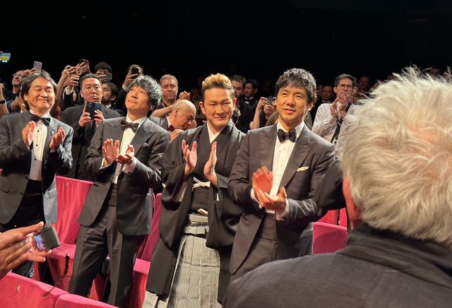 笑い合う西島秀俊＆北野武監督！カンヌ映画祭『首』公式上映の様子（13枚目）