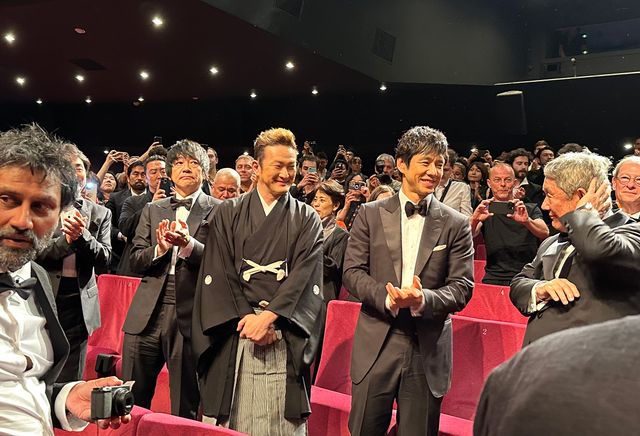 笑い合う西島秀俊＆北野武監督！カンヌ映画祭『首』公式上映の様子（14枚目）