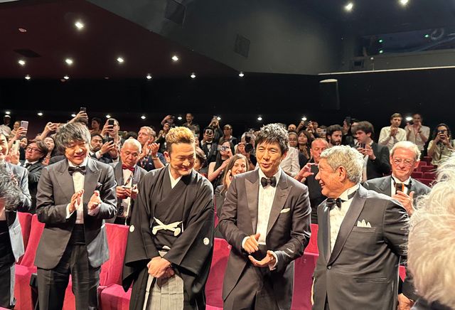 笑い合う西島秀俊＆北野武監督！カンヌ映画祭『首』公式上映の様子（15枚目）
