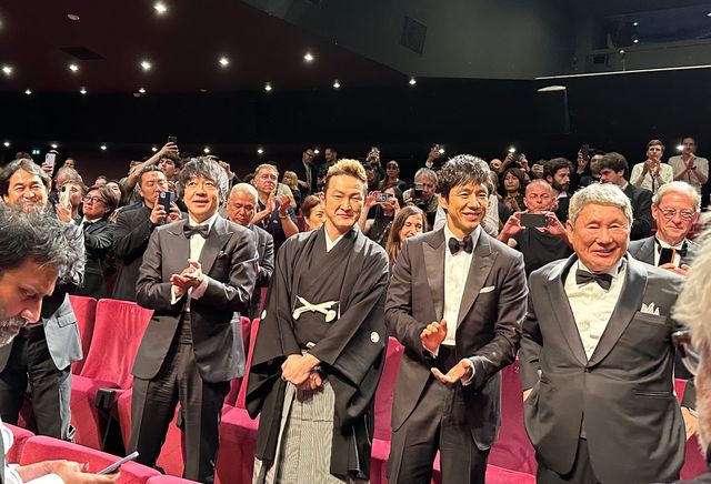 笑い合う西島秀俊＆北野武監督！カンヌ映画祭『首』公式上映の様子（16枚目）