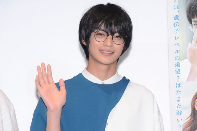 神尾楓珠＆西野七瀬、撮影裏話を暴露！映画『恋は光』舞台あいさつ（2枚目）