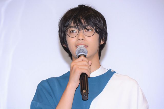 神尾楓珠＆西野七瀬、撮影裏話を暴露！映画『恋は光』舞台あいさつ（4枚目）