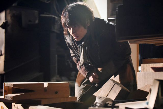 綾野フランケンシュタイン人間界へ、恐ろしくも切ないフォトギャラリー：フォトギャラリー