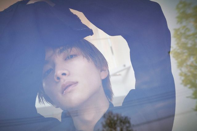 板垣李光人、あどけなさ残る笑顔！アニバーサリーフォトブック「Interlude」より（5枚目）