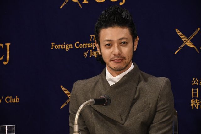 ベネチアから帰国のオダギリジョー、変わらぬ美貌で監督作の会見へ（3枚目）
