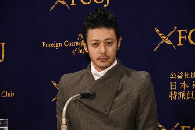 ベネチアから帰国のオダギリジョー、変わらぬ美貌で監督作の会見へ（5枚目）