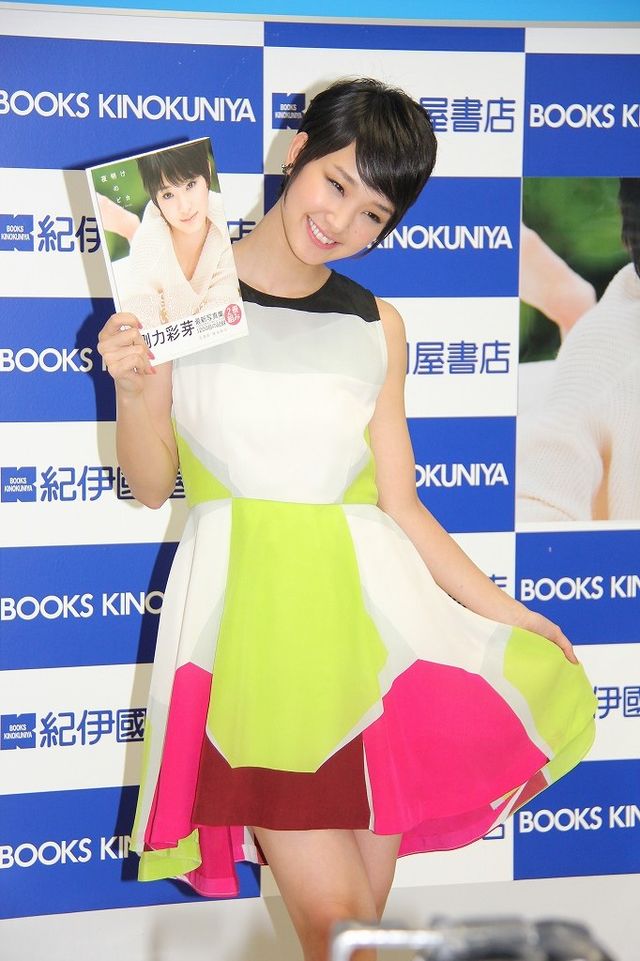 剛力彩芽、約2年ぶりの写真集で大人の色気をアピール「笑顔少なめ」　画像ギャラリー（8枚目）