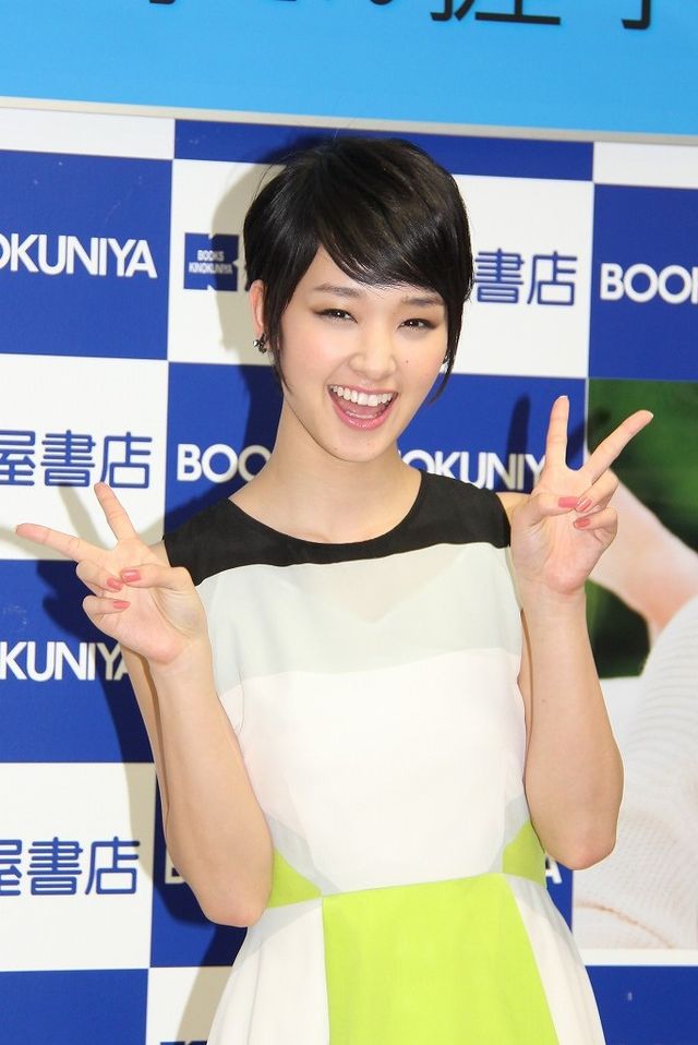 剛力彩芽、約2年ぶりの写真集で大人の色気をアピール「笑顔少なめ」　画像ギャラリー（14枚目）