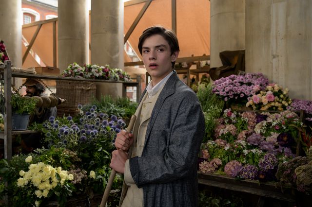 新星イケメン、17歳のルイス・パートリッジ『エノーラ・ホームズの事件簿』場面カット：フォトギャラリー