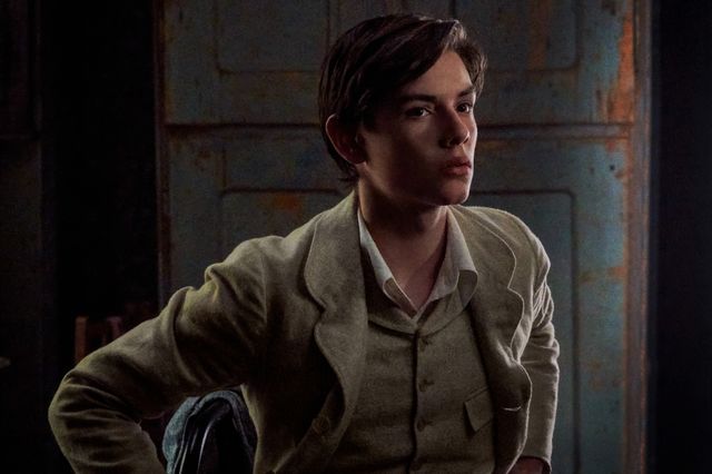 新星イケメン、17歳のルイス・パートリッジ『エノーラ・ホームズの事件簿』場面カット（4枚目）