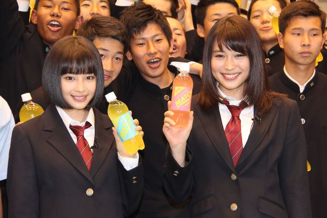 広瀬アリス＆すずが男子校にサプライズ登場！「マッチ」新CM発表会フォトギャラリー（13枚目）
