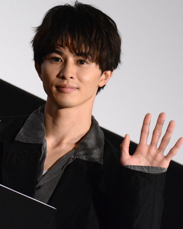 脅威のスタイル！橋本愛、石川恋、久保田紗友、草川拓弥が登壇！映画『祝山』公開記念舞台挨拶（11枚目）